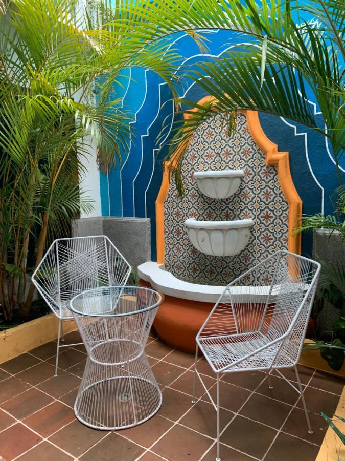 Why Not Hotel Antigua Exterior photo